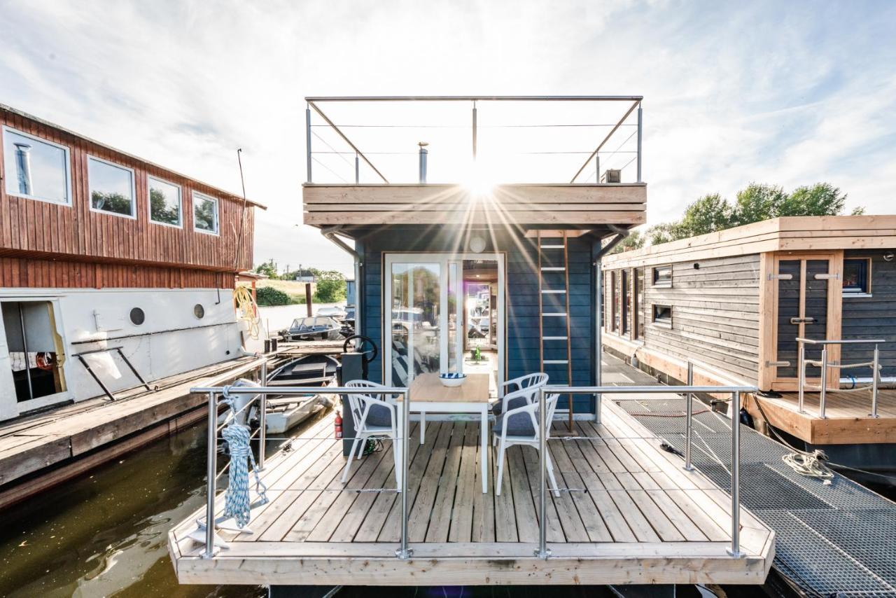 Tolles Tiny-hausboot Guenter Mit Dachterrasse Botel *