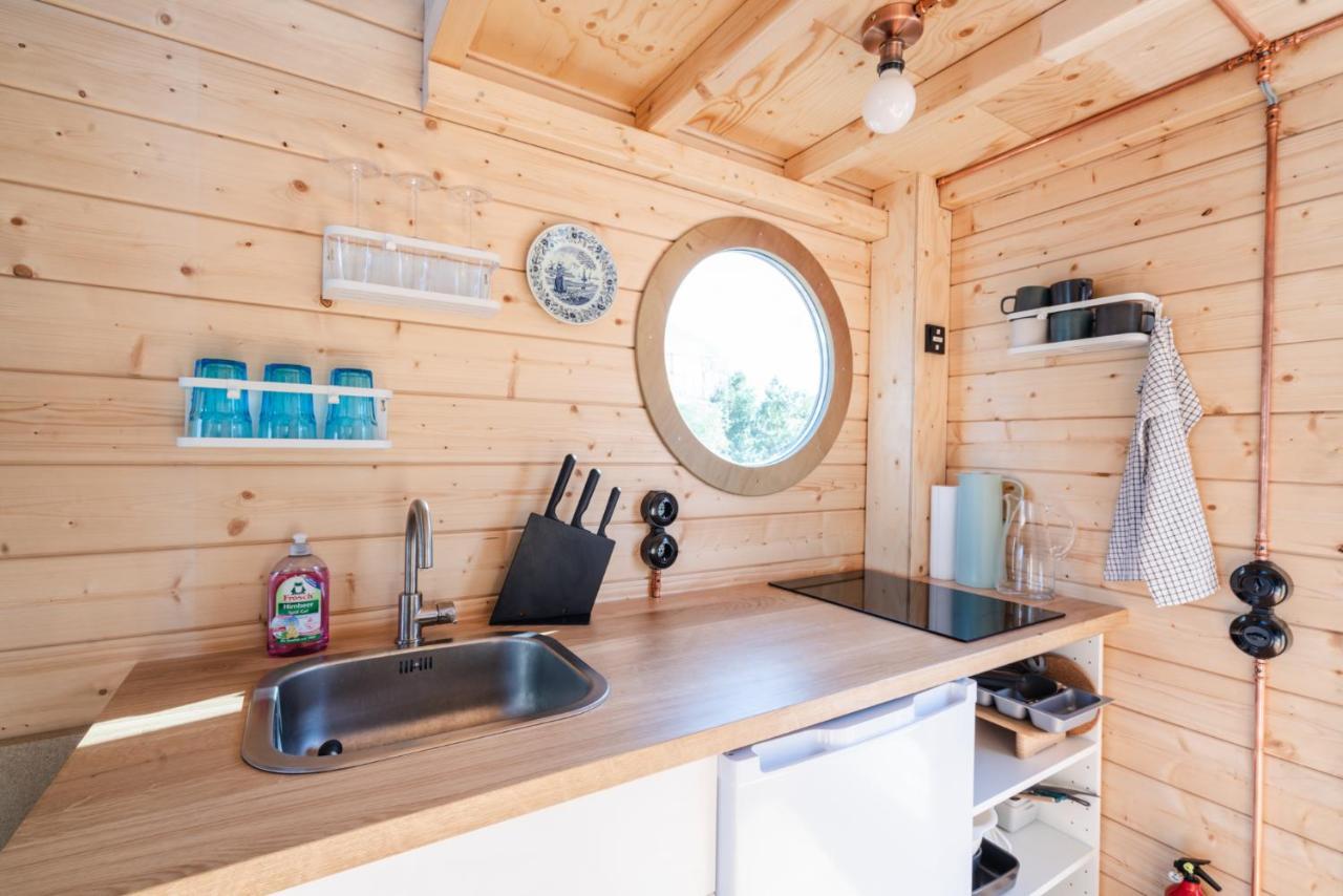 Tolles Tiny-hausboot Guenter Mit Dachterrasse Botel *