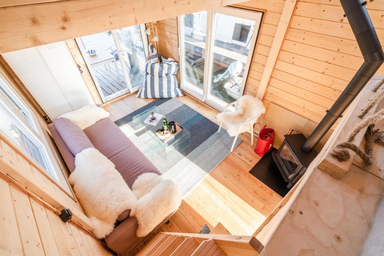 Botel Tolles Tiny-hausboot Guenter Mit Dachterrasse
