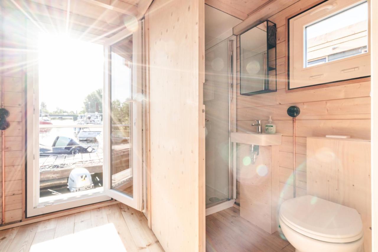 Tolles Tiny-hausboot Guenter Mit Dachterrasse Botel