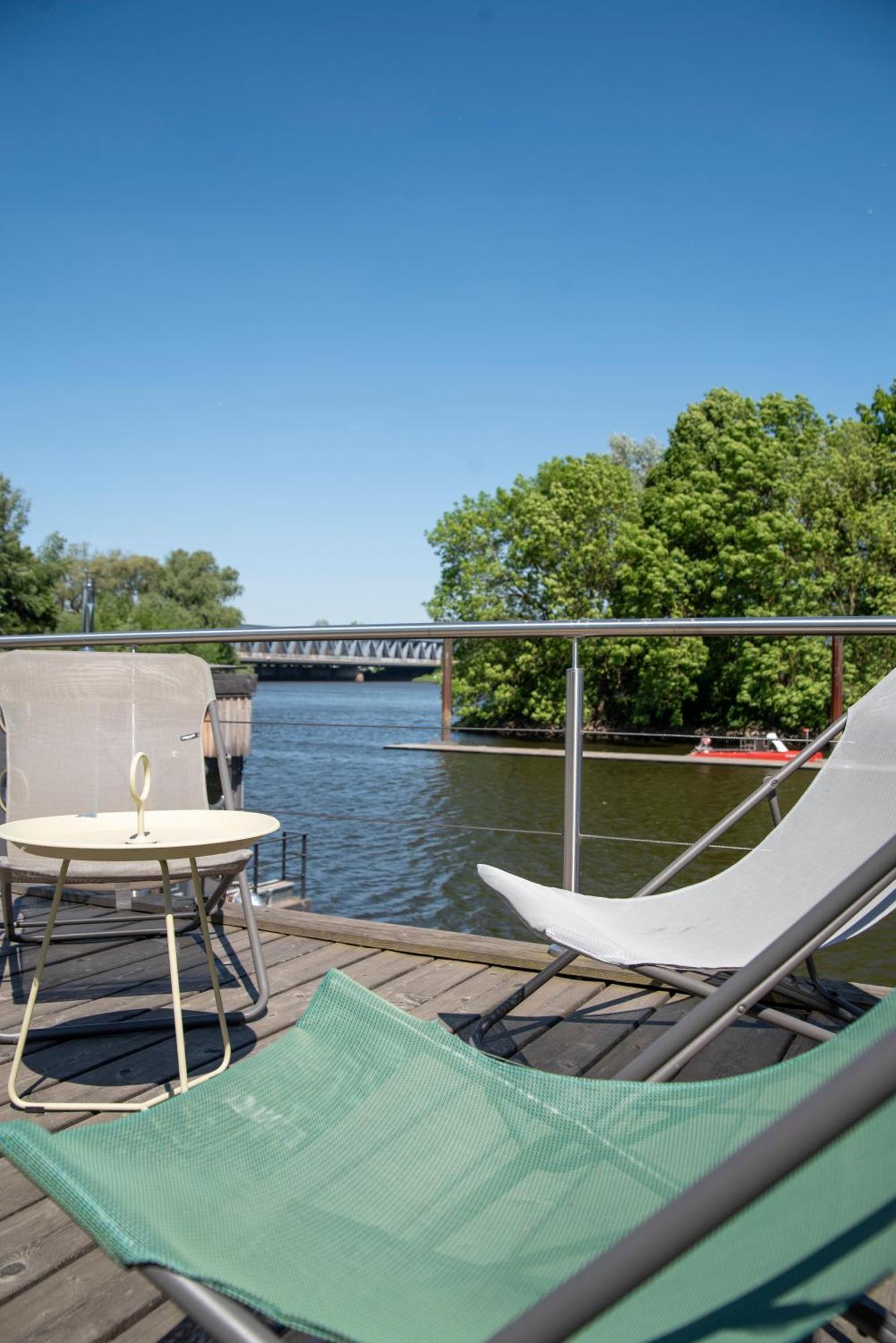 Botel Tolles Tiny-hausboot Guenter Mit Dachterrasse Hamburg